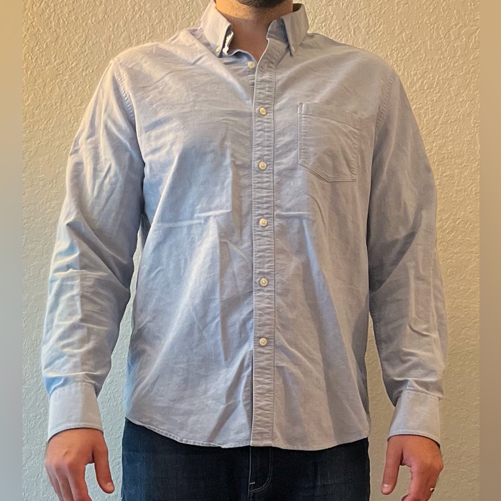 Light blue men’s fitted dress shirt, 100% cotton, great condition